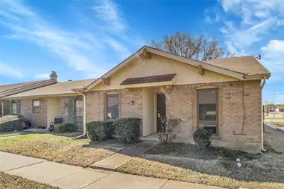 44 E Mountain Creek Drive, Grand Prairie, TX 75052 - Photo 2