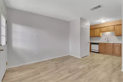 44 E Mountain Creek Drive, Grand Prairie, TX 75052 - Photo 6