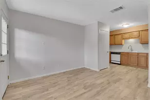 44 E Mountain Creek Dr, Grand Prairie, TX 75052 - Photo 6