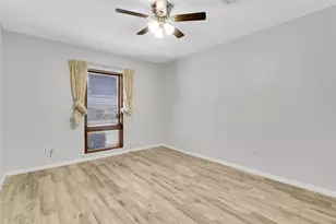 44 E Mountain Creek Dr, Grand Prairie, TX 75052 - Photo 22
