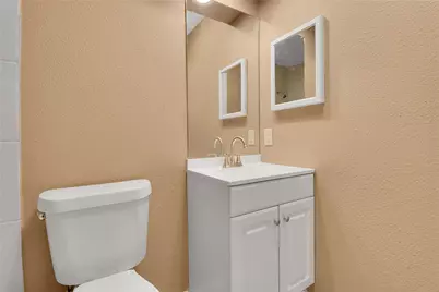 44 E Mountain Creek Drive, Grand Prairie, TX 75052 - Photo 10