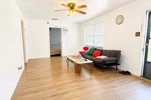 1915 English St, Irving, TX 75061 - Photo 4