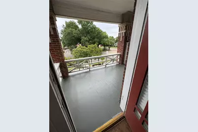 907 N Bishop Avenue #B, Dallas, TX 75208 - Photo 2