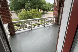907 N Bishop Ave, Dallas, TX 75208 - Photo 2