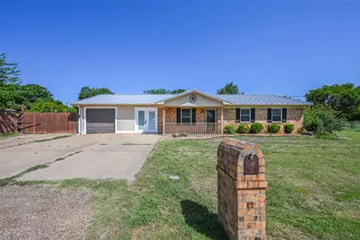 2024 Walker Street, Granbury, TX 76048 - Photo 2