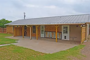 2024 Walker St, Granbury, TX 76048 - Photo 6