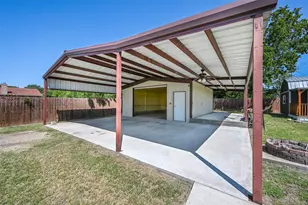 2024 Walker St, Granbury, TX 76048 - Photo 6