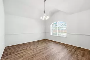 1235 Clearwater Dr, Grand Prairie, TX 75052 - Photo 4