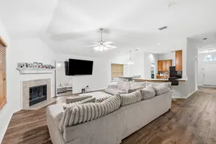 1235 Clearwater Dr, Grand Prairie, TX 75052 - Photo 10