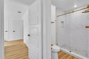 203 E 7th St, Irving, TX 75060 - Photo 12