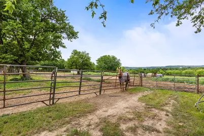 418 S Broadway Street, Meridian, TX 76665 - Photo 8