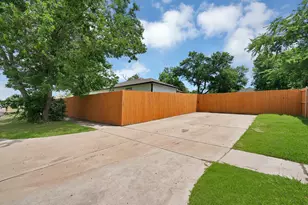 3206 Roberts St, Greenville, TX 75401 - Photo 2