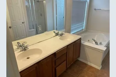 1740 Hidden Brook Drive, Grand Prairie, TX 75050 - Photo 6