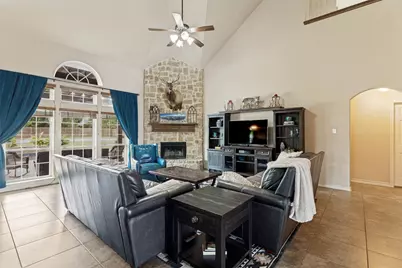 1635 Desert Hills Drive, Fort Worth, TX 76052 - Photo 6