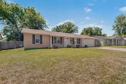 2718 Wesleyan Drive, Irving, TX 75062 - Photo 2