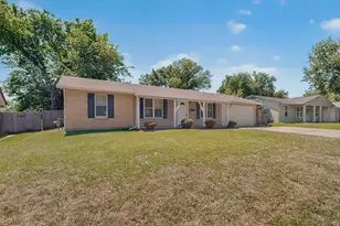 2718 Wesleyan Dr, Irving, TX 75062 - Photo 2
