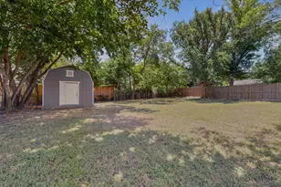 2718 Wesleyan Dr, Irving, TX 75062 - Photo 36