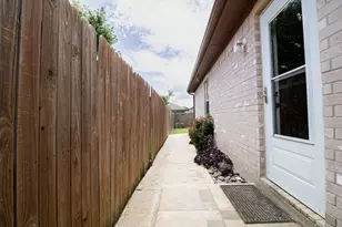 1363 Yorkshire St, Fort Worth, TX 76134 - Photo 16