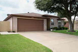 1363 Yorkshire St, Fort Worth, TX 76134 - Photo 2