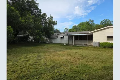304 S Buffalo Street, Chico, TX 76431 - Photo 2