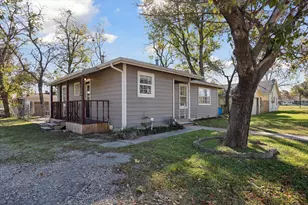 306 N Walnut St, Roanoke, TX 76262 - Photo 2