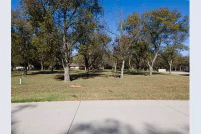 8009 W Landings Road, Granbury, TX 76049 - Photo 2
