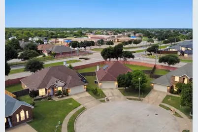 1435 Fleetwood Cove Drive, Grand Prairie, TX 75052 - Photo 2