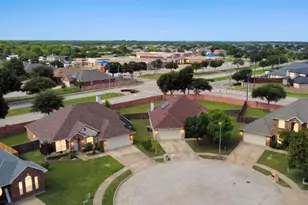 1435 Fleetwood Cove Dr, Grand Prairie, TX 75052 - Photo 2