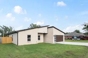 228 E Windjammer Rd, Gun Barrel City, TX 75156 - Photo 2