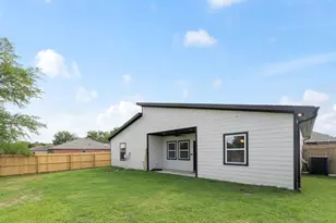 228 E Windjammer Rd, Gun Barrel City, TX 75156 - Photo 16
