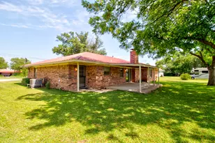 808 S Jefferson St, Pilot Point, TX 76258 - Photo 4