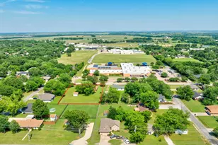 808 S Jefferson St, Pilot Point, TX 76258 - Photo 28