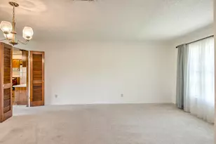 808 S Jefferson St, Pilot Point, TX 76258 - Photo 16