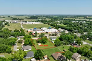 808 S Jefferson St, Pilot Point, TX 76258 - Photo 6