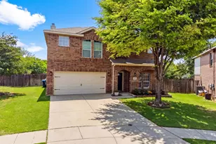 1405 Horseshoe Bend Ct, Fort Worth, TX 76131 - Photo 2