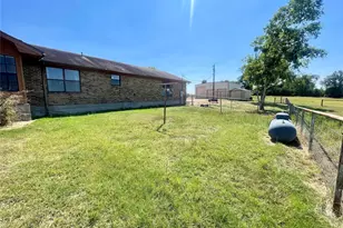 1306 Fm 1331, Thorndale, TX 76577 - Photo 36