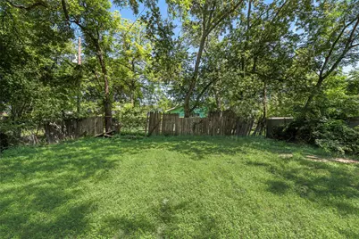1327 E Baltimore Avenue, Fort Worth, TX 76104 - Photo 14