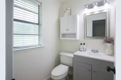 703 N Douglas Avenue, Cleburne, TX 76033 - Photo 16