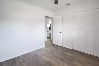 703 N Douglas Avenue, Cleburne, TX 76033 - Photo 14
