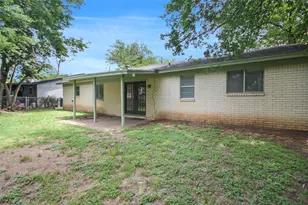 703 N Douglas Ave, Cleburne, TX 76033 - Photo 20