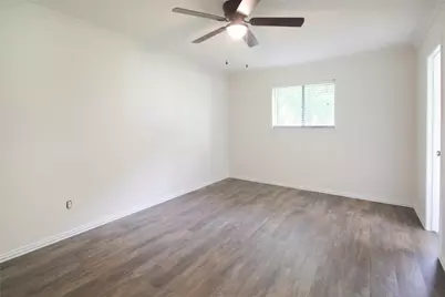 703 N Douglas Avenue, Cleburne, TX 76033 - Photo 16