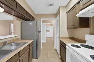 935 Cedarland Blvd, Arlington, TX 76011 - Photo 18