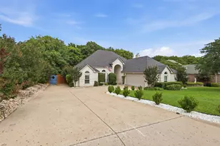 2105 Country Brook Dr, Weatherford, TX 76087 - Photo 2