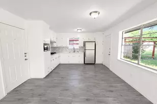 2309 E Mitchell St, Arlington, TX 76010 - Photo 8