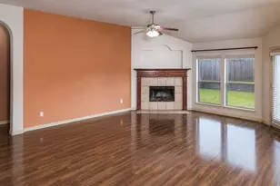 200 Chimney Rock Dr, Waxahachie, TX 75167 - Photo 4