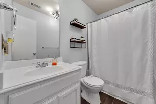 513 Crescent Creek Ln, Fort Worth, TX 76140 - Photo 10
