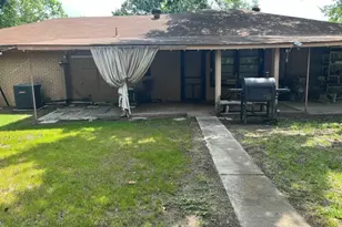 1211 Belmont St, Gainesville, TX 76240 - Photo 2