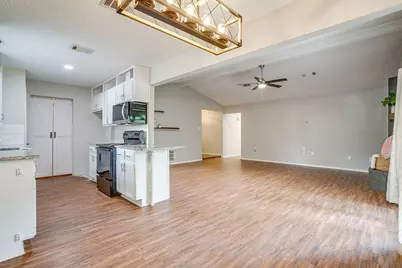 7612 Ripple Creek Court, Fort Worth, TX 76120 - Photo 12