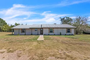 110 Twin Cir, Wortham, TX 76693 - Photo 2