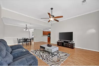 815 Earhart Avenue, Grand Prairie, TX 75051 - Photo 6